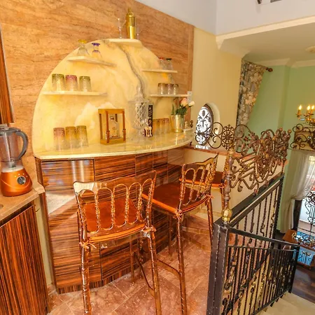 Vintage Villa